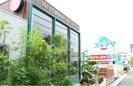 ドラッグスギヤマの東隣